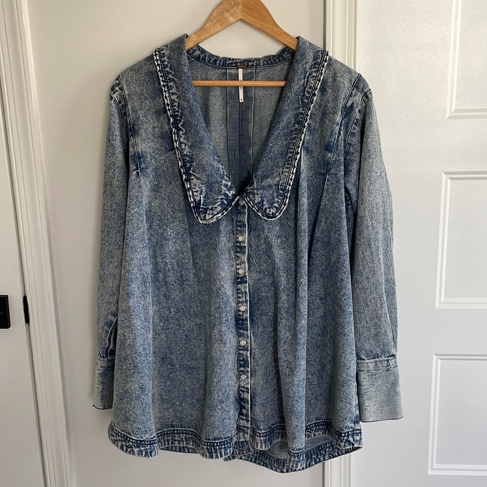 Like new! Free People Charlie Denim Button Down in Lightest Indigo, XS
